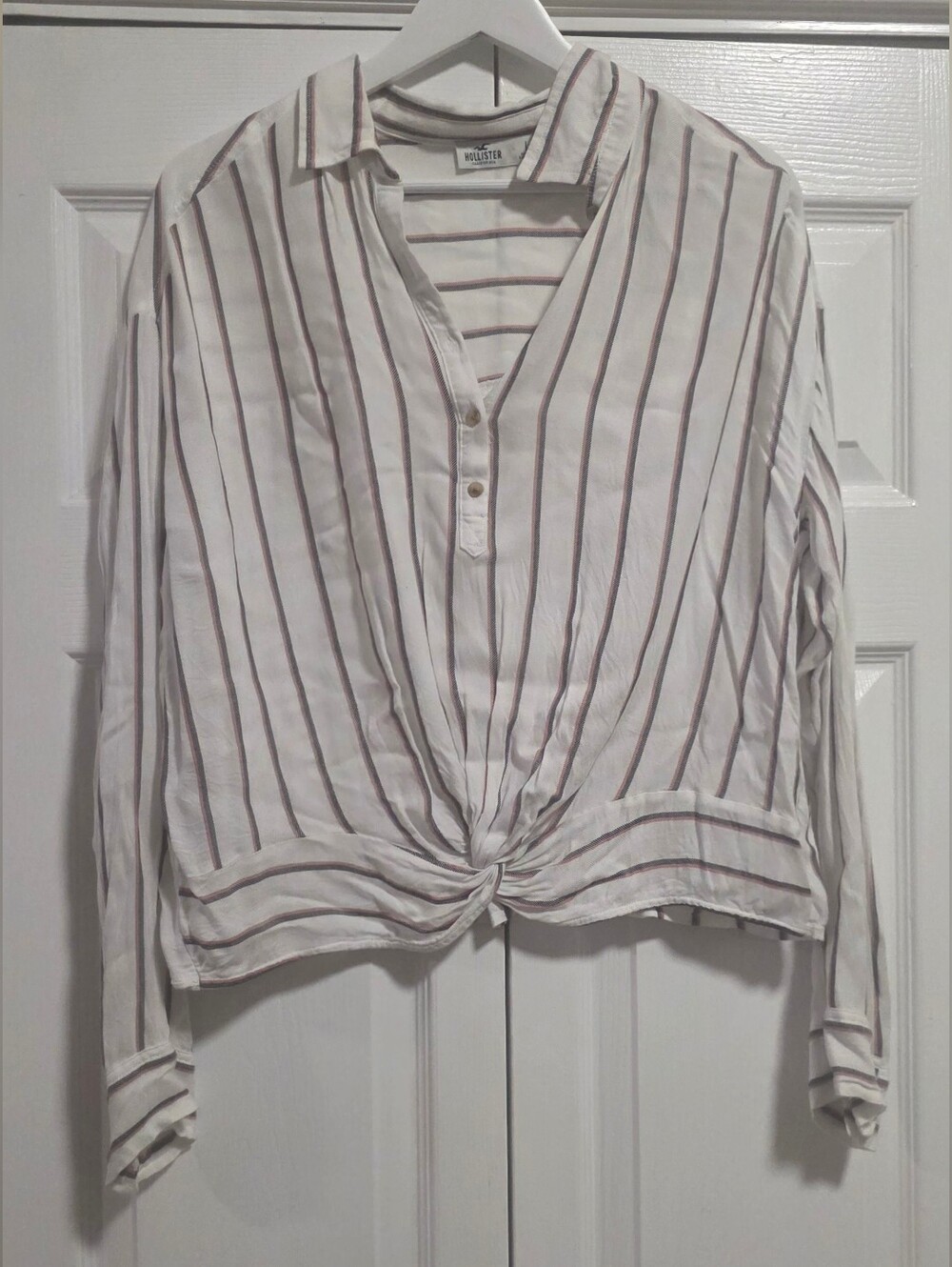 Hollister White Button-Front Long Sleeve Knot Hem Stripe Shirt